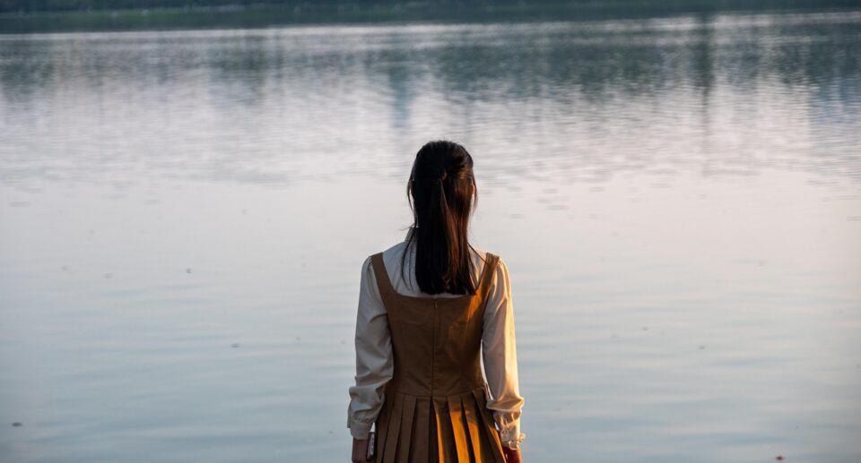 Alone Girls Shows Outfit Ideas